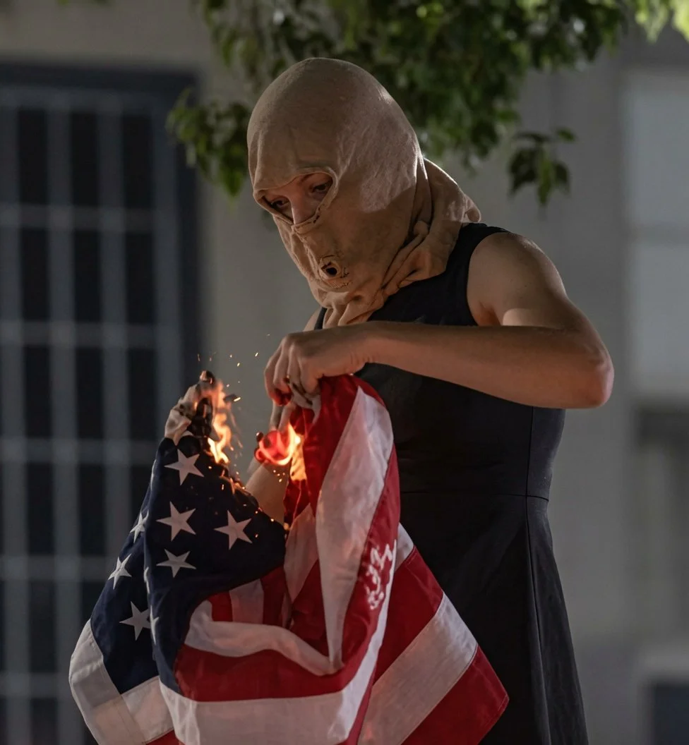 Flag-hating leftists get dealt with by Veteran