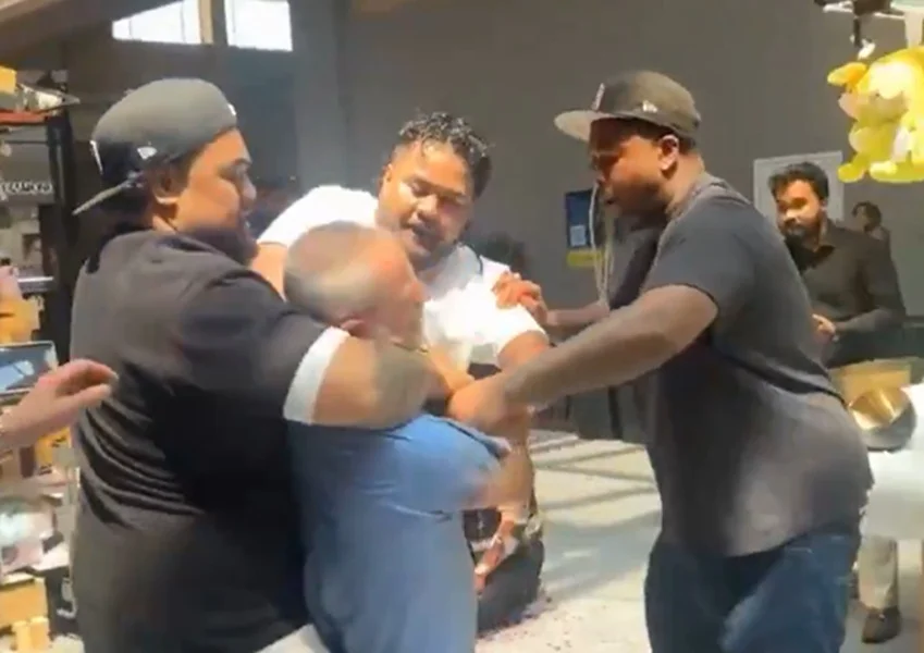 Guy stabs worker in Utah mall, then random strangers deliver BTA before cops arrive