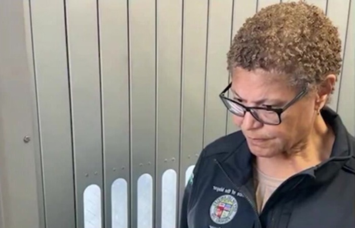 Karen Bass text messages about Palisades fire DELETED