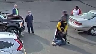 Guy BEATS down a thief who snatched a purse from an elderly woman