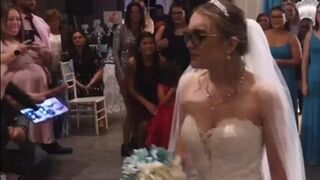 Bride surprised best friend during wedding