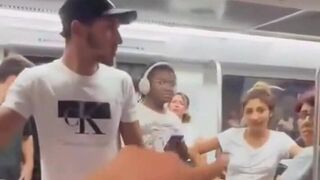 The pickpocket referee catches thieves in action