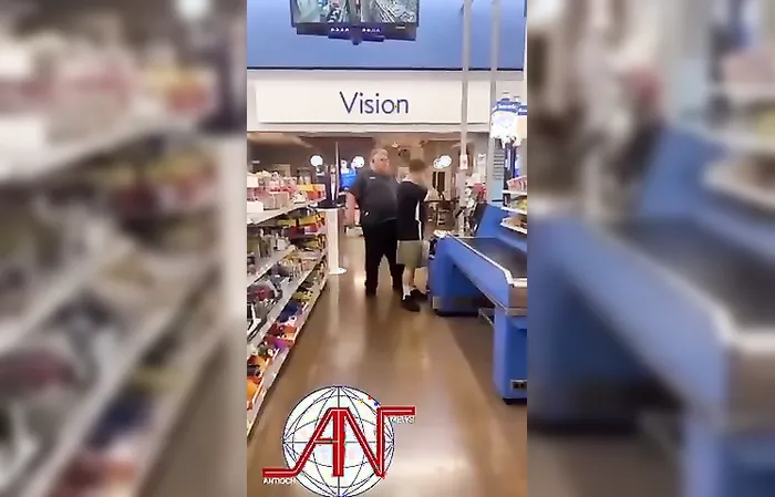 Walmart employee tries choking customer for stealing from self-checkout