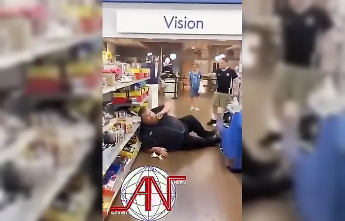 Walmart employee tries choking customer for stealing from self-checkout