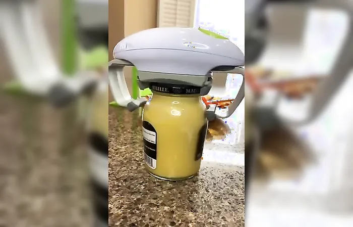 Device opens jars for people who can't open jars