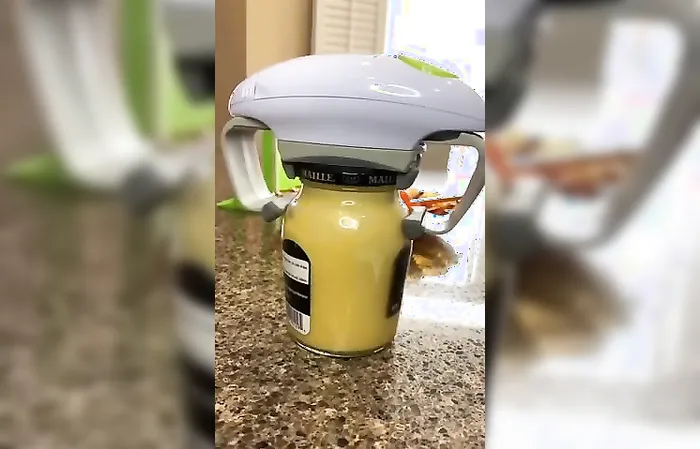 Device opens jars for people who can't open jars