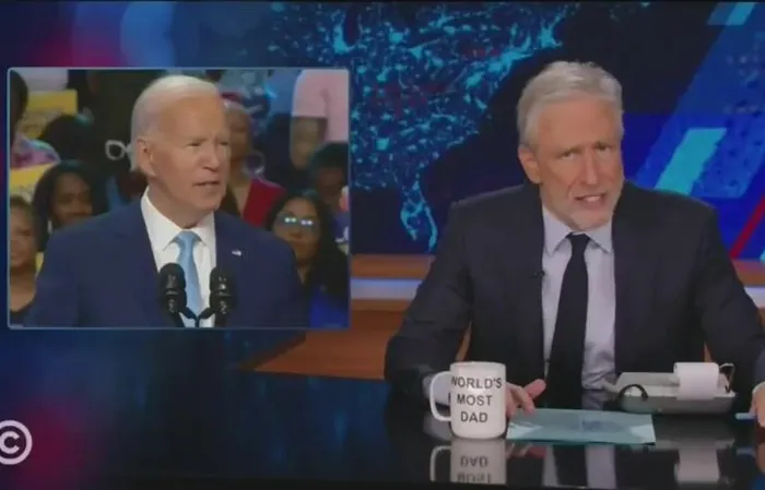 Jon Stewart has temper tantrum, cuts himself on live TV