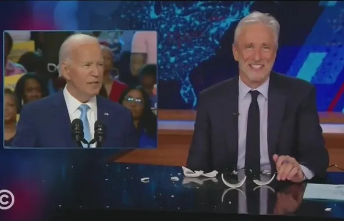 Jon Stewart has temper tantrum, cuts himself on live TV