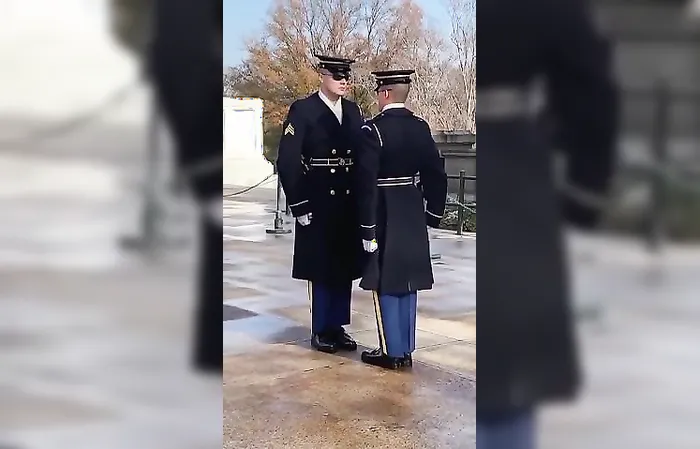 Guard at the Tomb of Unknown Soldier gives people the chills