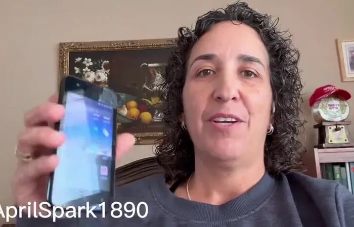 Woman finds phone of alleged Syrian migrant, reveals what's on it