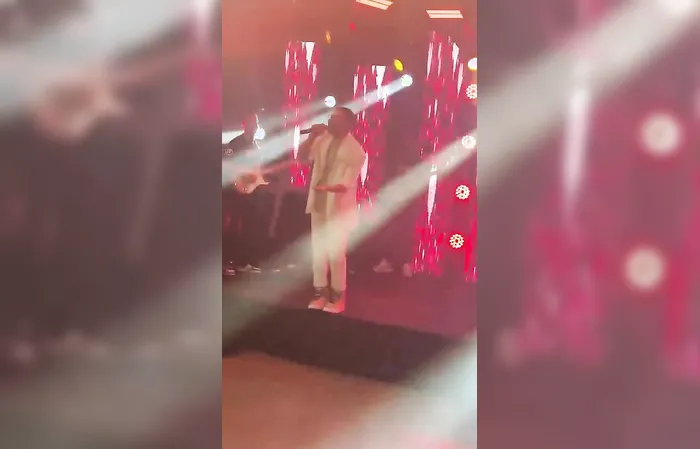 Gospel singer collapses on stage, dies suddenly