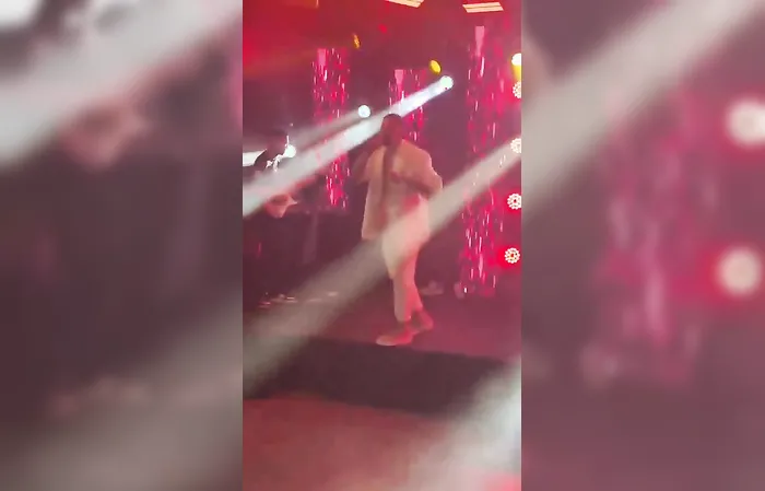 Gospel singer collapses on stage, dies suddenly