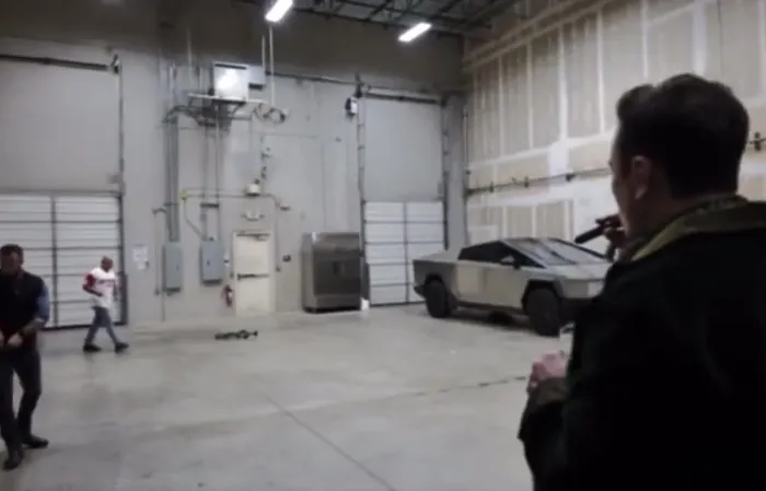 Elon Musk typo sparks hilarious comments Joe Rogan shot an arrow at his Tesla truck
