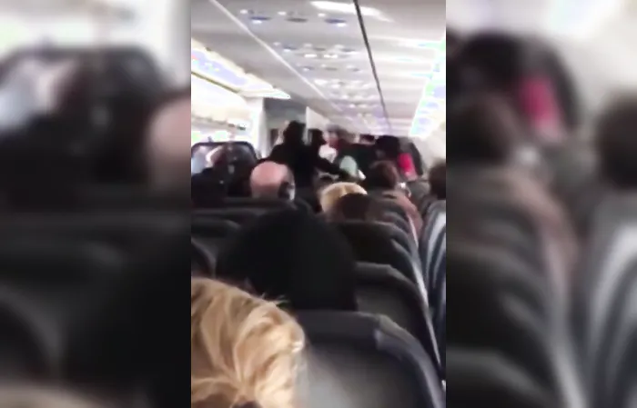 Woman freaks out on plane, disturbing the entire flight