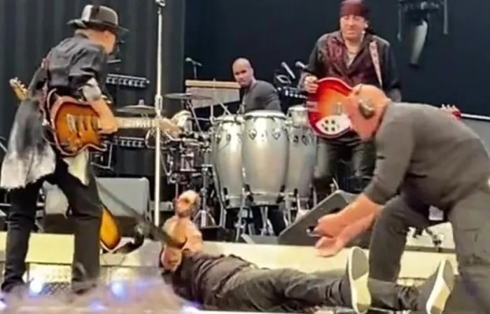 Bruce Springsteen takes hard face-first fall on stage