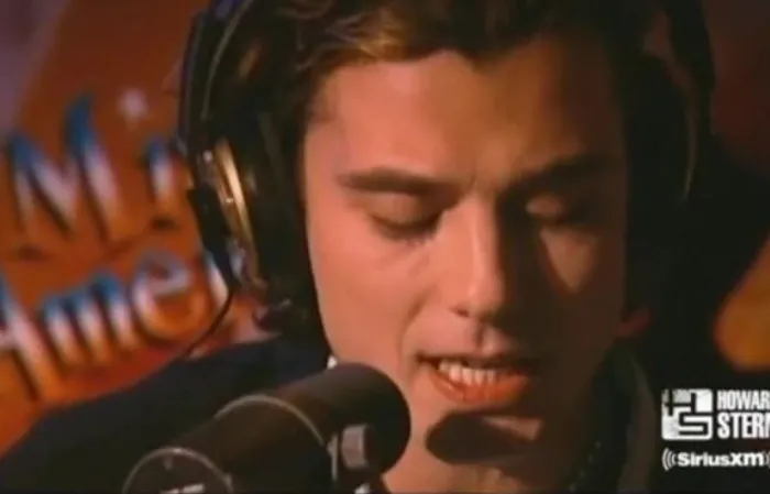 That time Gavin Rossdale did a live unplugged version of Glycerine