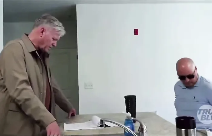 HAVE A SEAT: Chris Hansen catches Netanyahu's former Head of Security