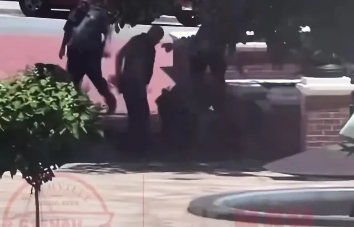 ChudtheBuilder shoots a black guy on video