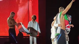 Imagine Dragons ends by waving Palestinian flag