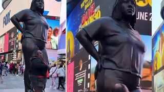 There's a big new statue in NYC