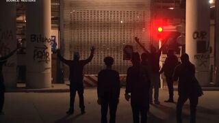 Cops surprise LA rioters, open fire with paintballs