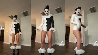 Is it terrifying that I can see the weapon from the front?