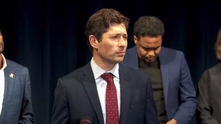 Anti-ICE Mayor babbling in a foreign language, but fails to see the irony