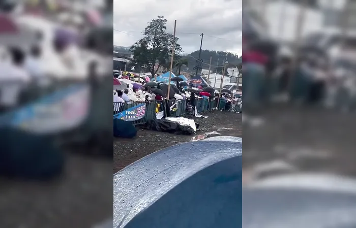 Monster Truck loses control, runs over fans