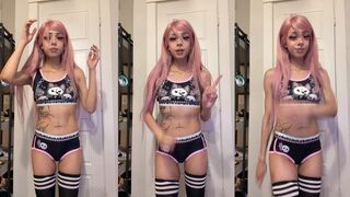 Hello do you like my outfit?