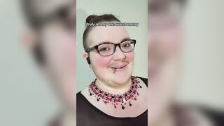 This beautiful lady can't find a man