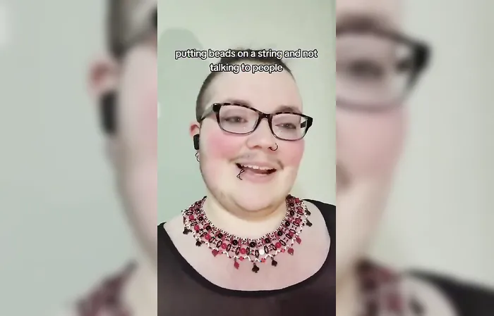 This beautiful lady can't find a man