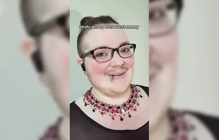 This beautiful lady can't find a man