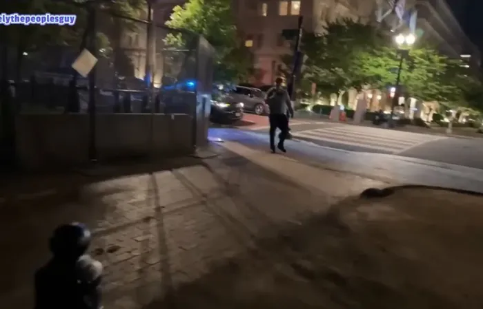 Twitch streamer catches officer sleeping on the job outside of White House