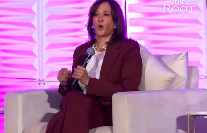 Kamala Harris sounds drunk on stage