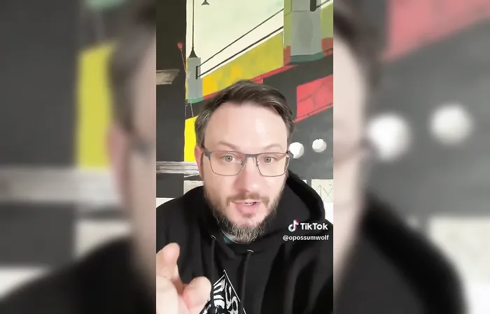 Libtarded art teacher has creepy fantasy about Trump