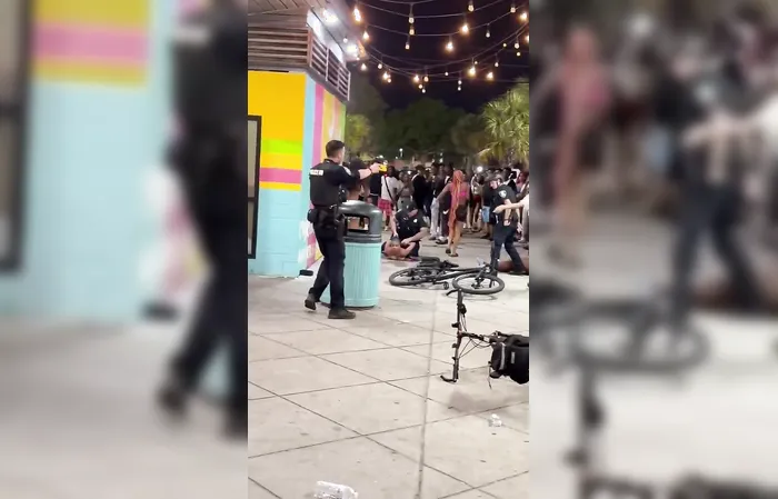 2 cops toss teenagers like dice when breaking up a fight