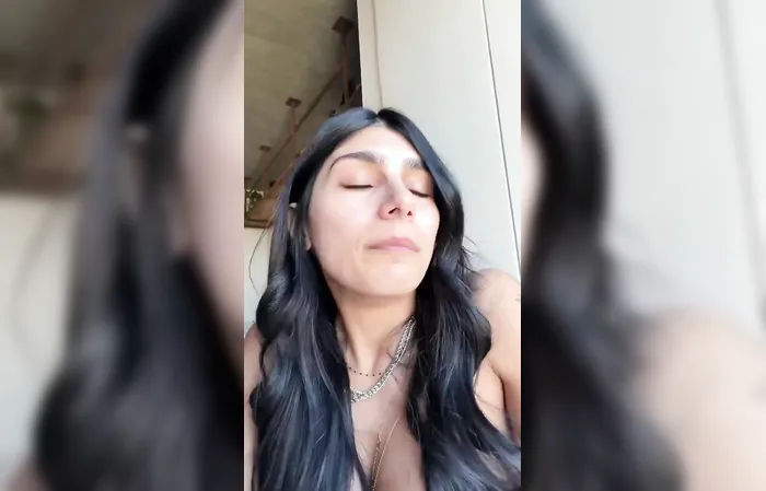 Mia khalifa is crying after seeing Israel bombing Lebanon despite the ceasefire