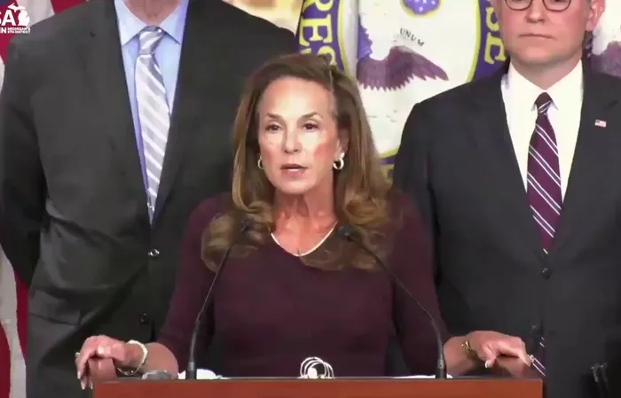 House GOP Chairwoman Lisa McClain: "Tim Walz stole from American kids and gave it to Somali fraudsters"