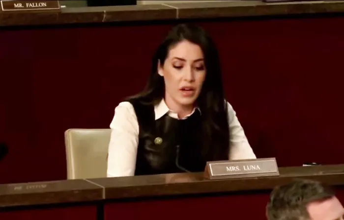 Rep. Anna Paulina Luna refers CRIMINAL FRAUDSTERS to CECOT