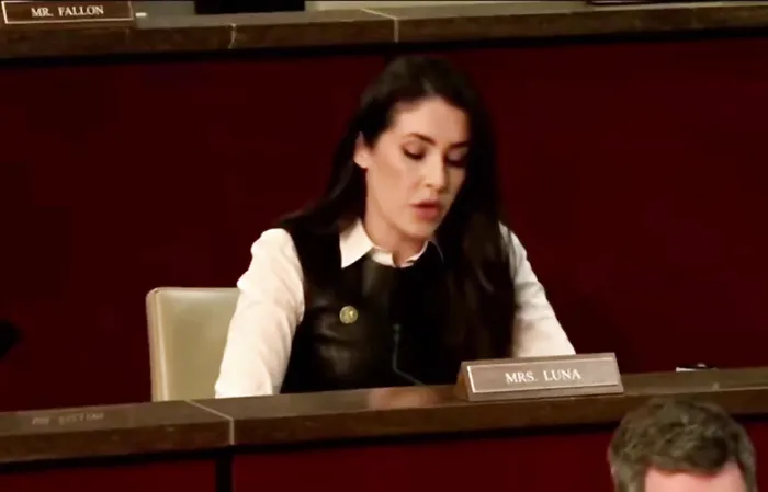 Rep. Anna Paulina Luna refers CRIMINAL FRAUDSTERS to CECOT