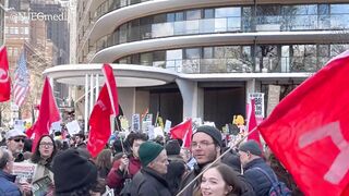 No Kings protesters waving COMMUNIST flags seems a bit hypocritical