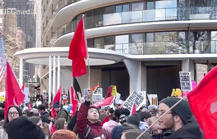 No Kings protesters waving COMMUNIST flags seems a bit hypocritical