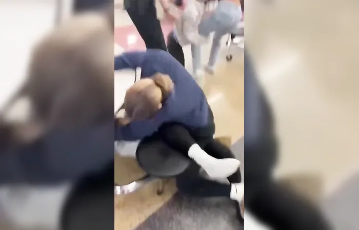 Girl fights back, stands up to thug bully