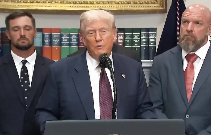 Trump mocks media TO THEIR FACES