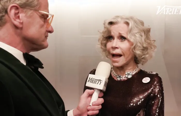 Jane Fonda becomes bumbling mess during interview at Oscars