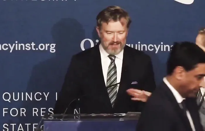 Did Massie accept an award linked to an Iranian lobbyist?