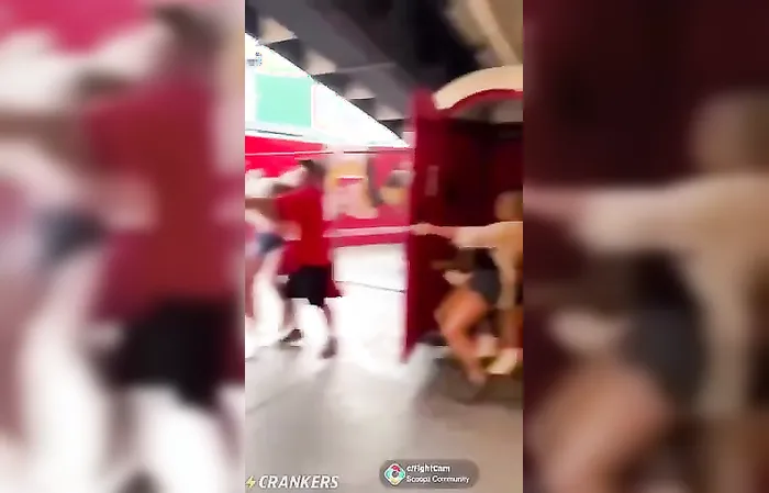 Chick FIGHTS TWO GIRLS who were attacking her mom