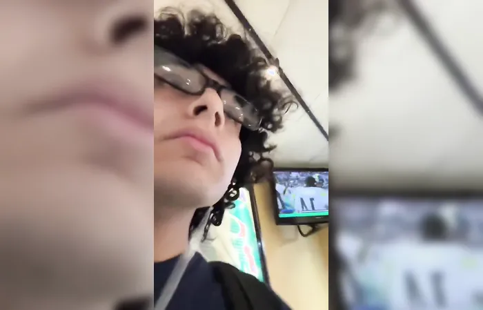Guy LIES and says he was kicked out of bar for eating a bagel. Forgets ONE LITTLE FACT