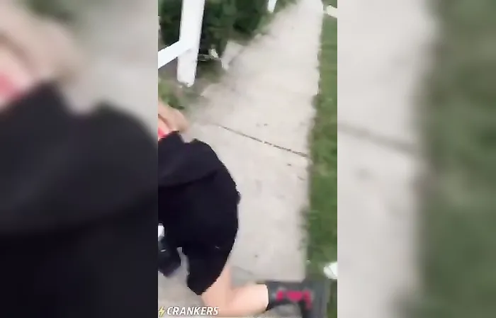 Guy covering his nose while tasing her LMAO