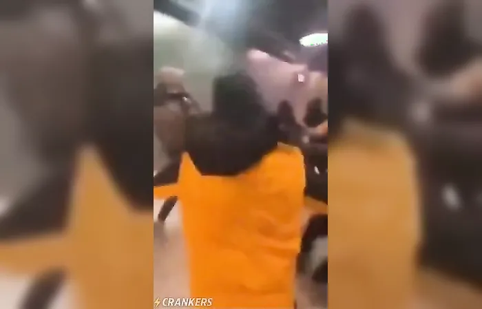 One guy takes on a mob of thugs